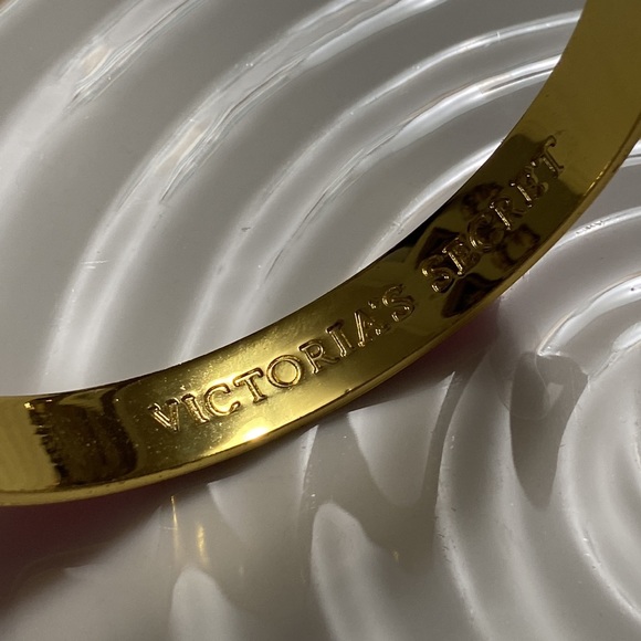 VICTORIA SECRET BUNDLE PINK ENAMEL BANGLE BRACELET and PJ BOTTOM size S BUNDLE - Picture 5 of 15